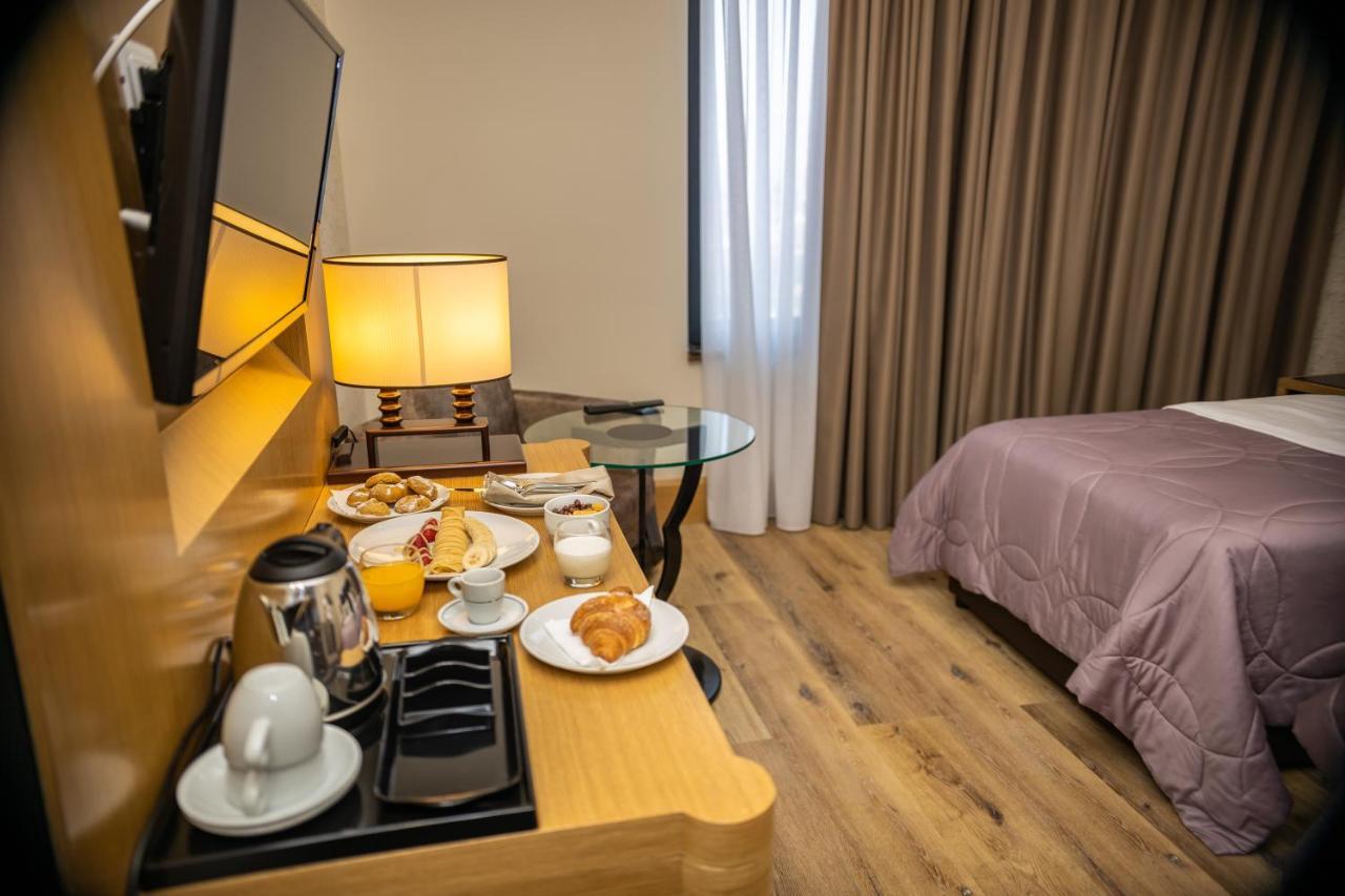 Hotel Golden Palace Shkoder Exterior photo