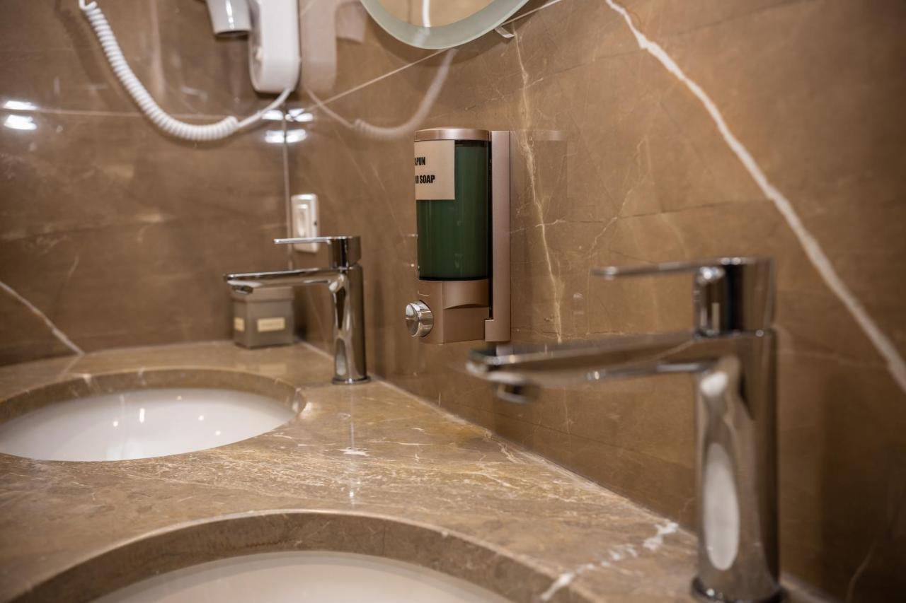 Hotel Golden Palace Shkoder Exterior photo