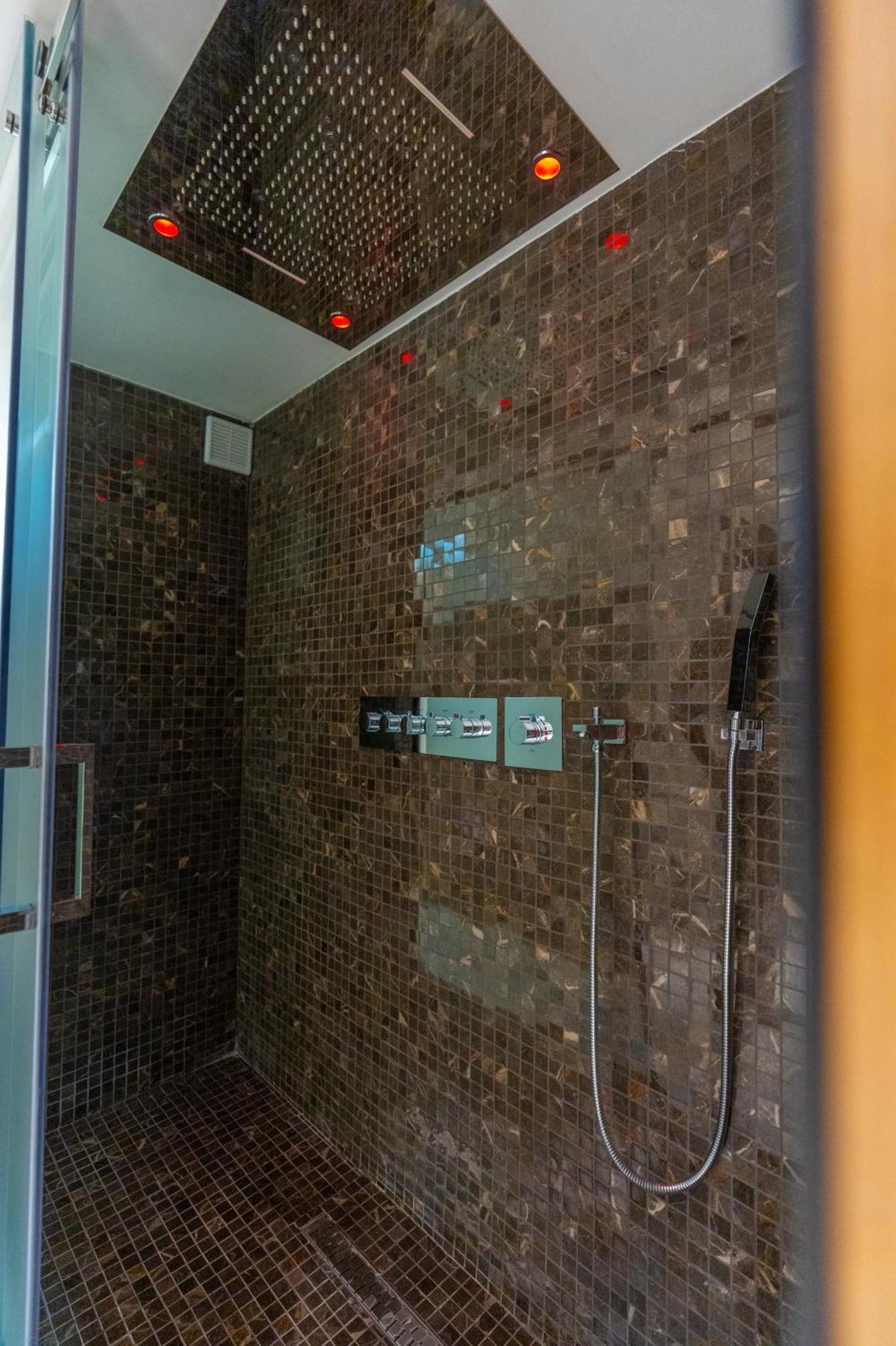 Hotel Golden Palace Shkoder Exterior photo